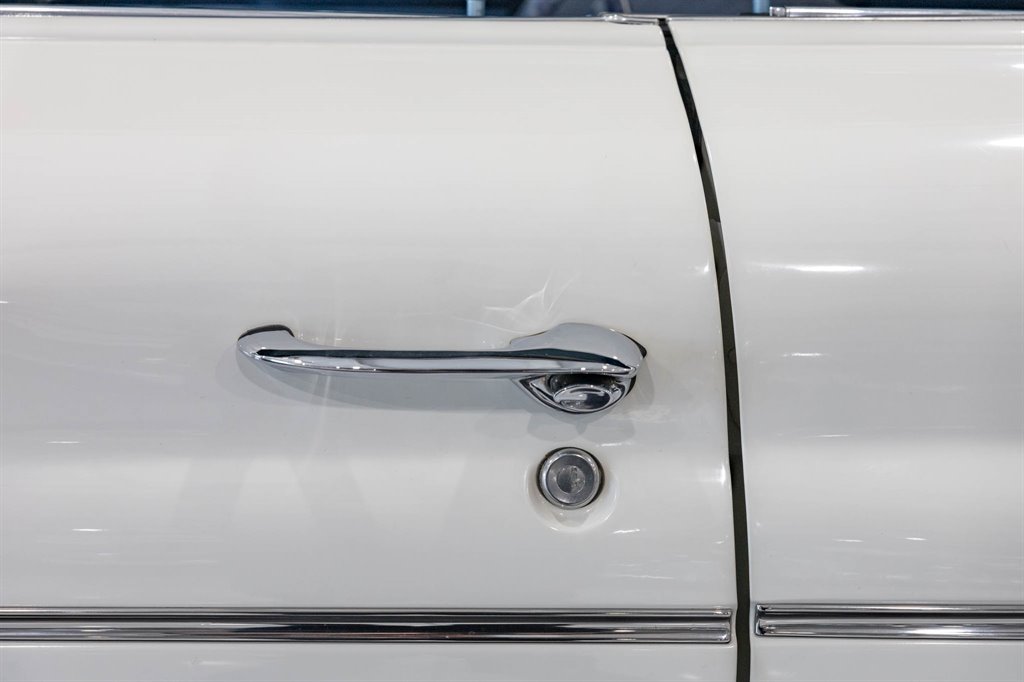 1960 Pontiac Bonneville 25