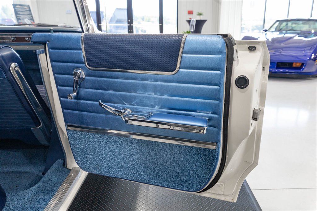 1960 Pontiac Bonneville 52