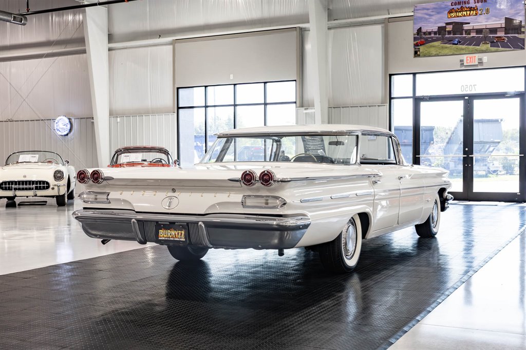 1960 Pontiac Bonneville 8