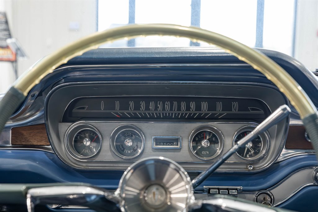 1960 Pontiac Bonneville 39