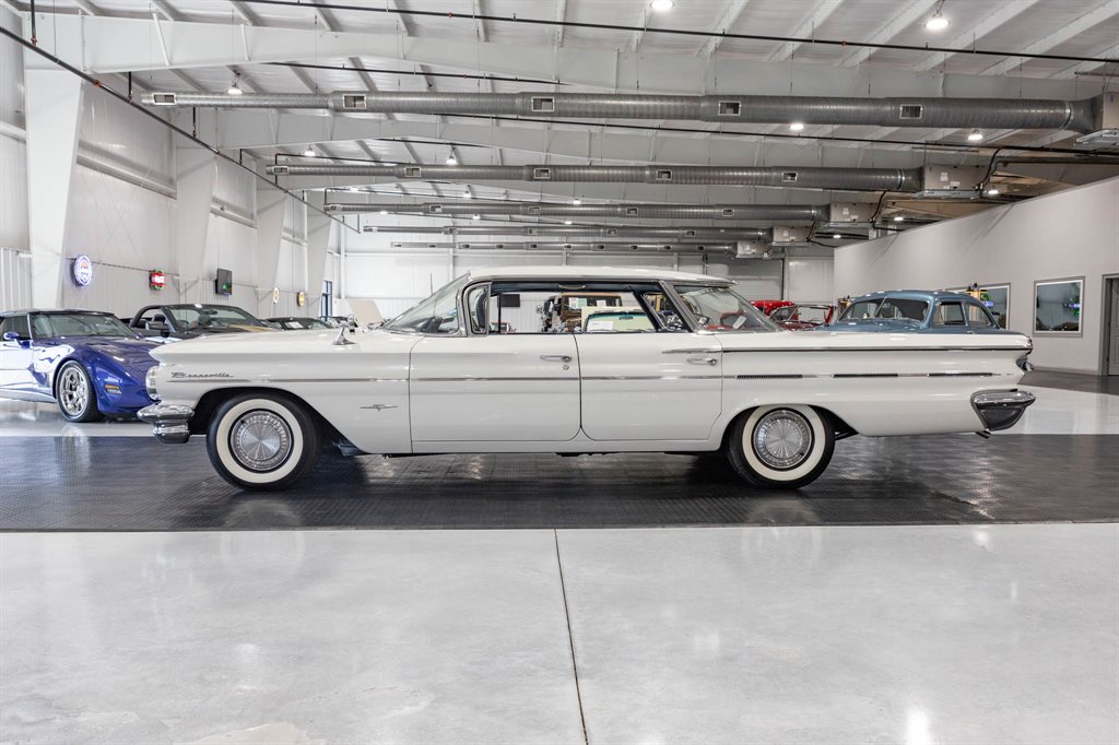 1960 Pontiac Bonneville 2