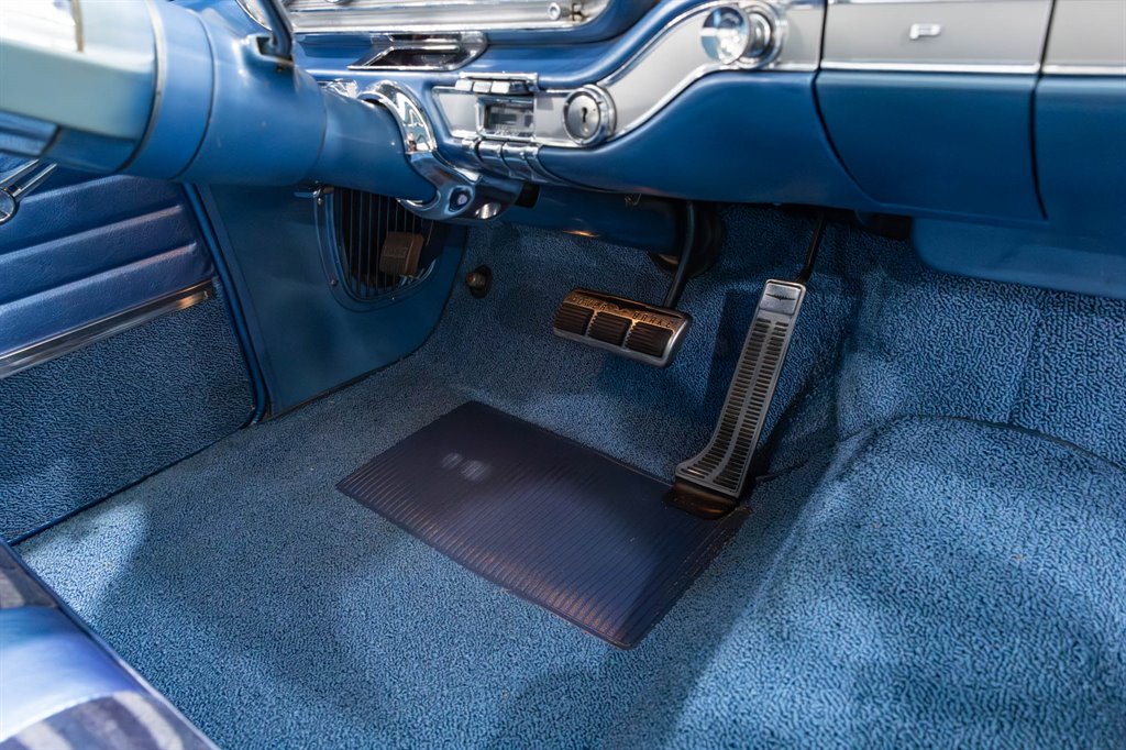 1960 Pontiac Bonneville 37