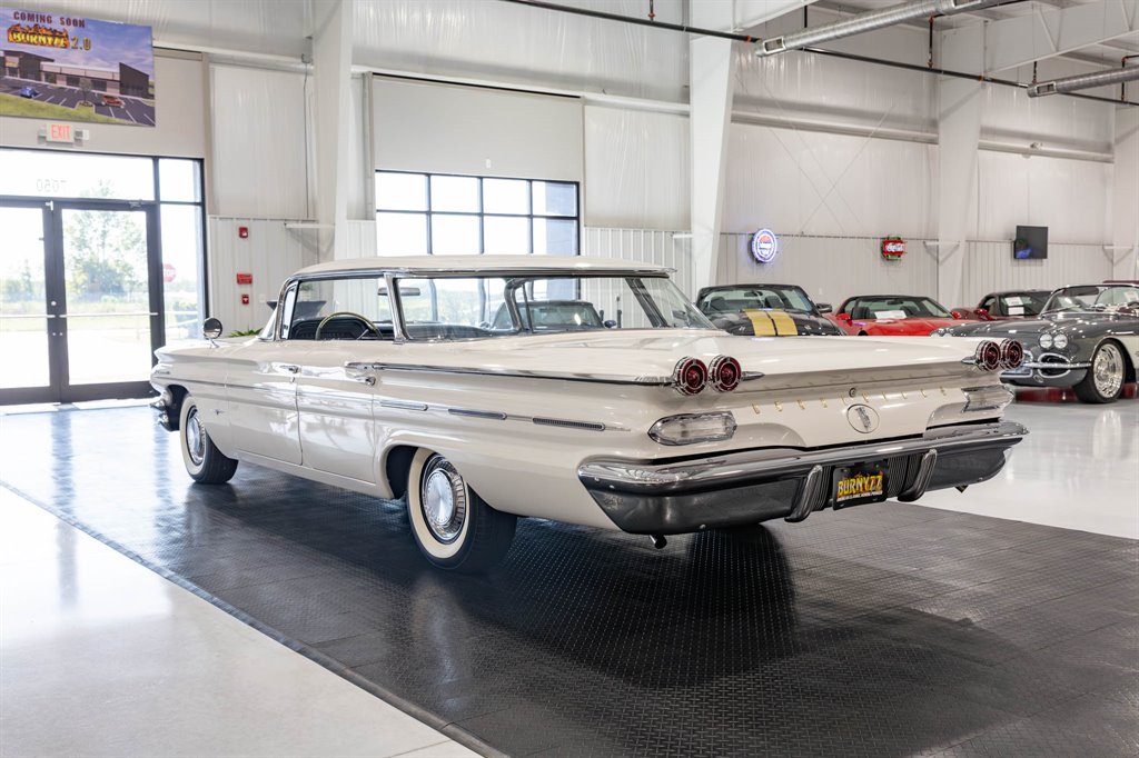 1960 Pontiac Bonneville 4