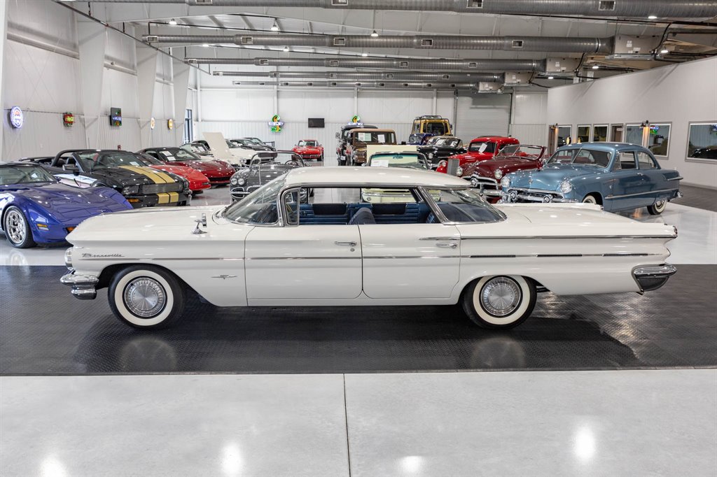 1960 Pontiac Bonneville 3