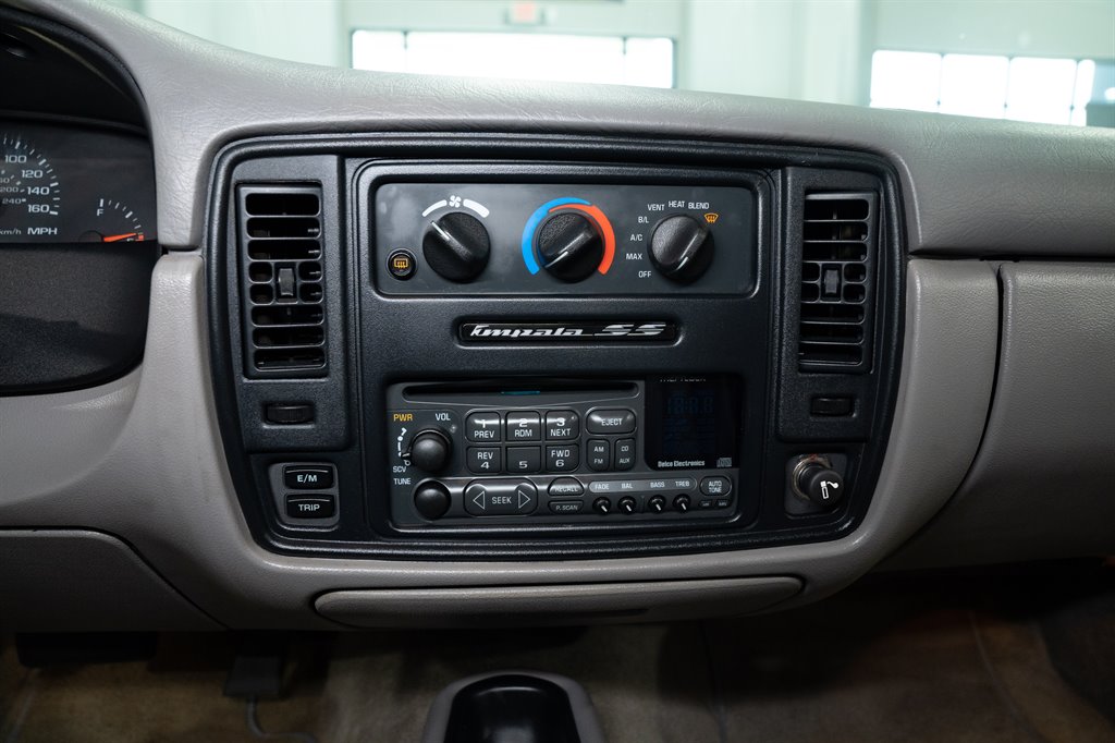 1996 Chevrolet Impala SS 33