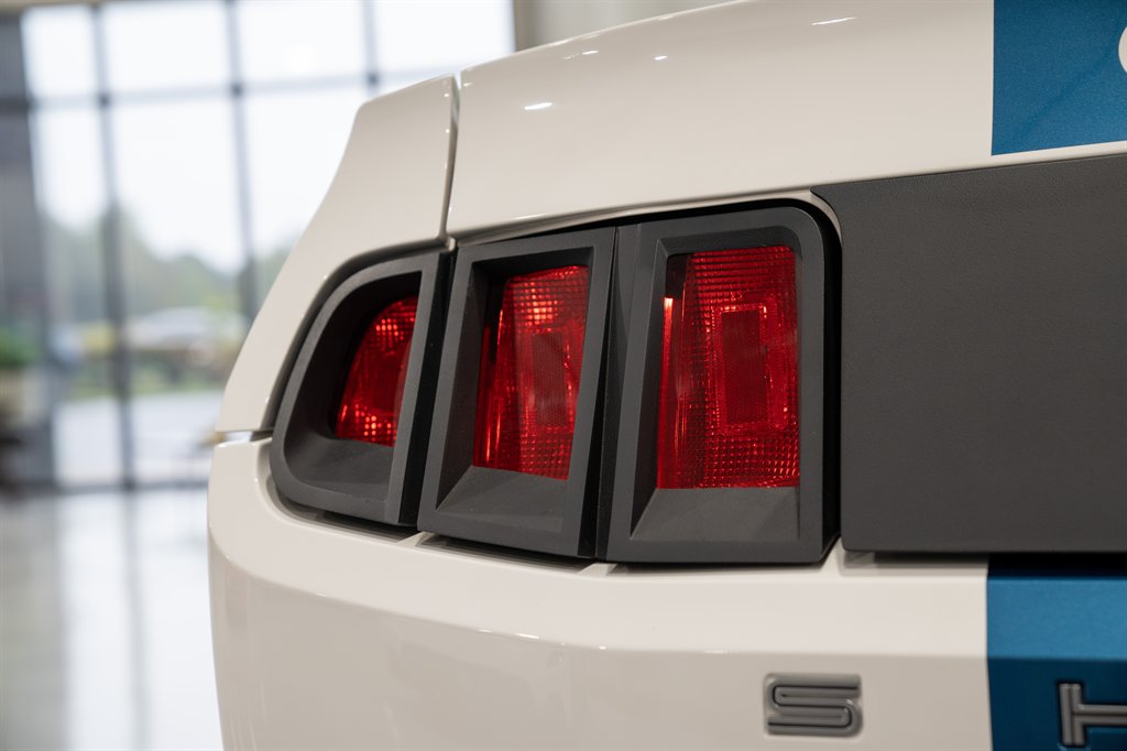 2011 Ford Shelby Mustang 32