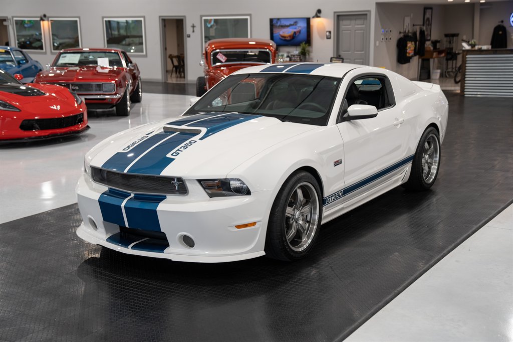 2011 Ford Shelby Mustang 2