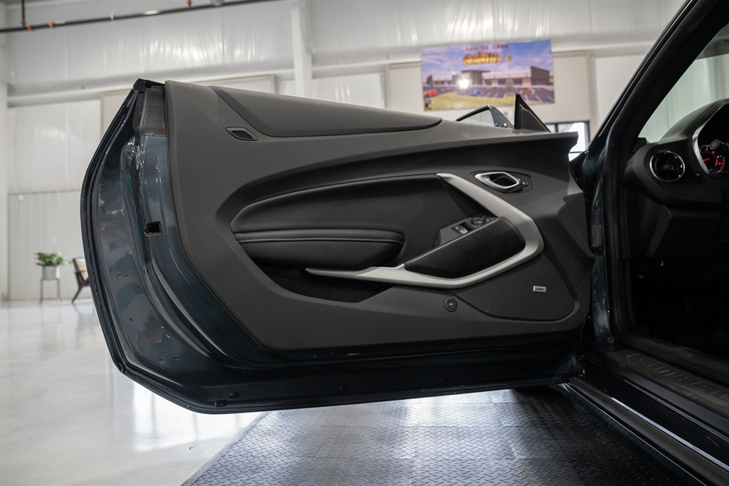 2022 Chevrolet Camaro 36