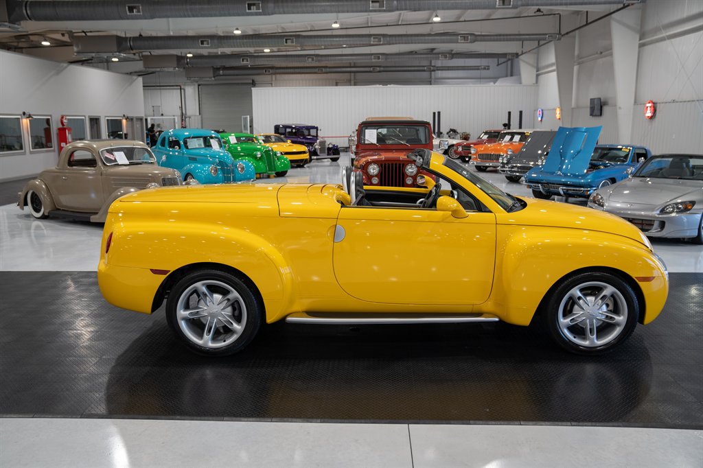 2004 Chevrolet SSR 12