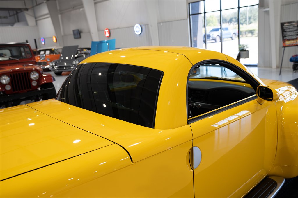 2004 Chevrolet SSR 18