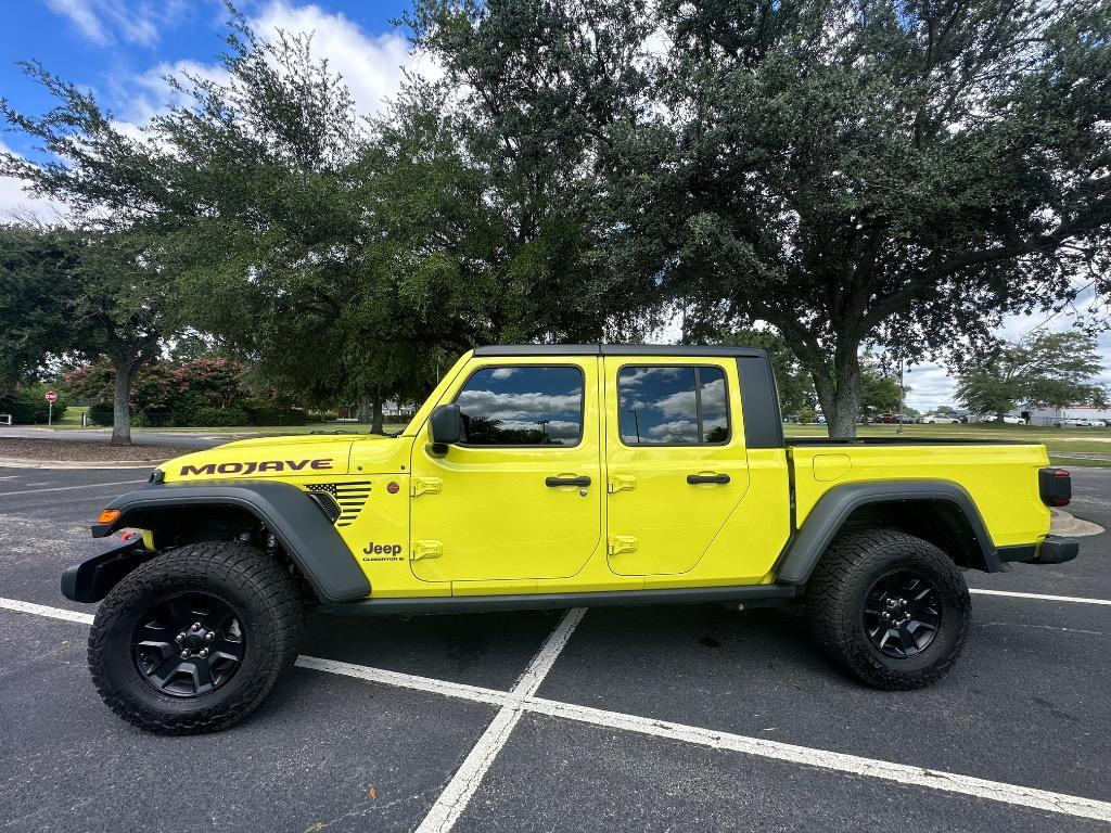 2023 Jeep Gladiator Mojave photo 2