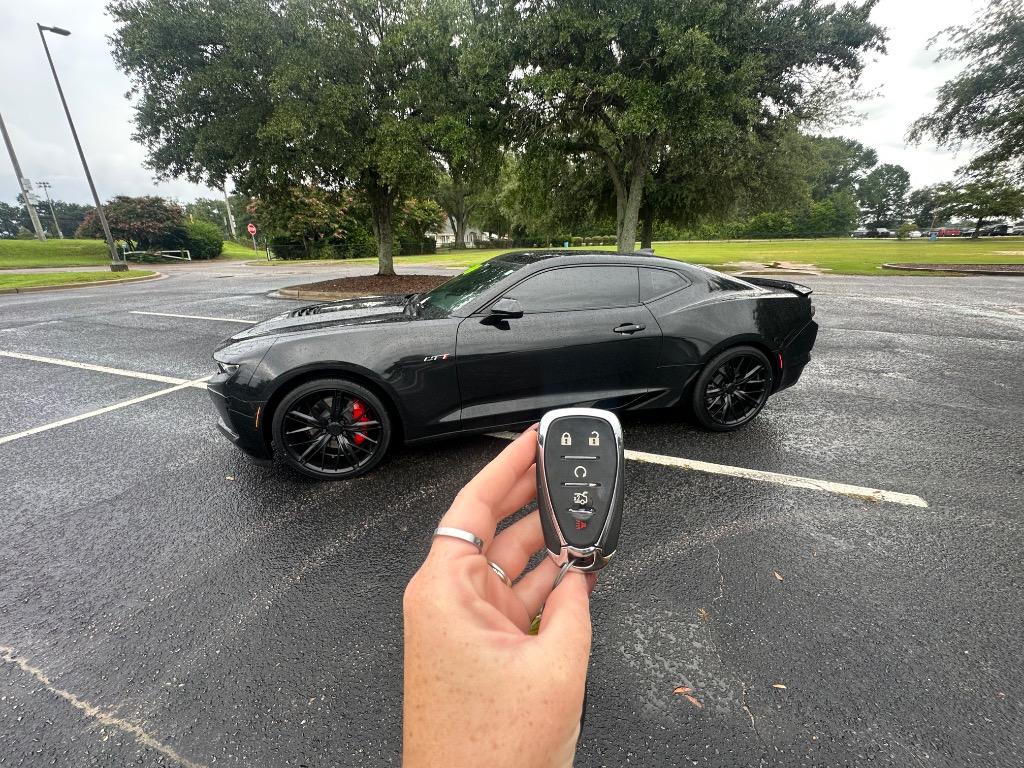 2022 Chevrolet Camaro LT1 photo 2