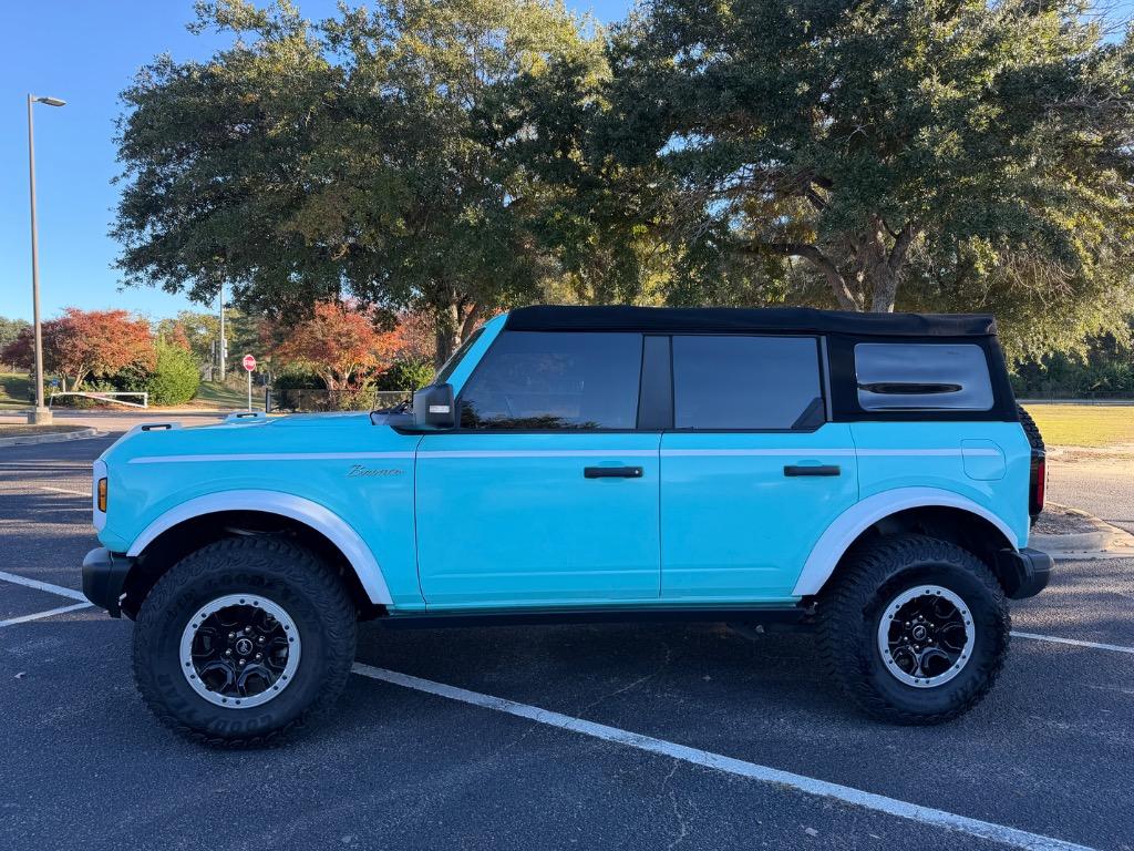 2022 Ford Bronco Badlands photo 2