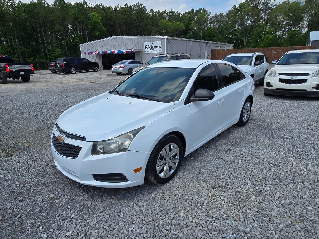 2014 Chevrolet Cruze photo 2