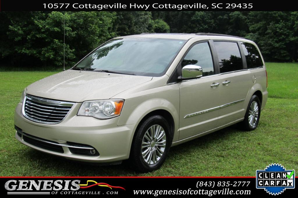 2016 Chrysler Town & Country Touring L - 0