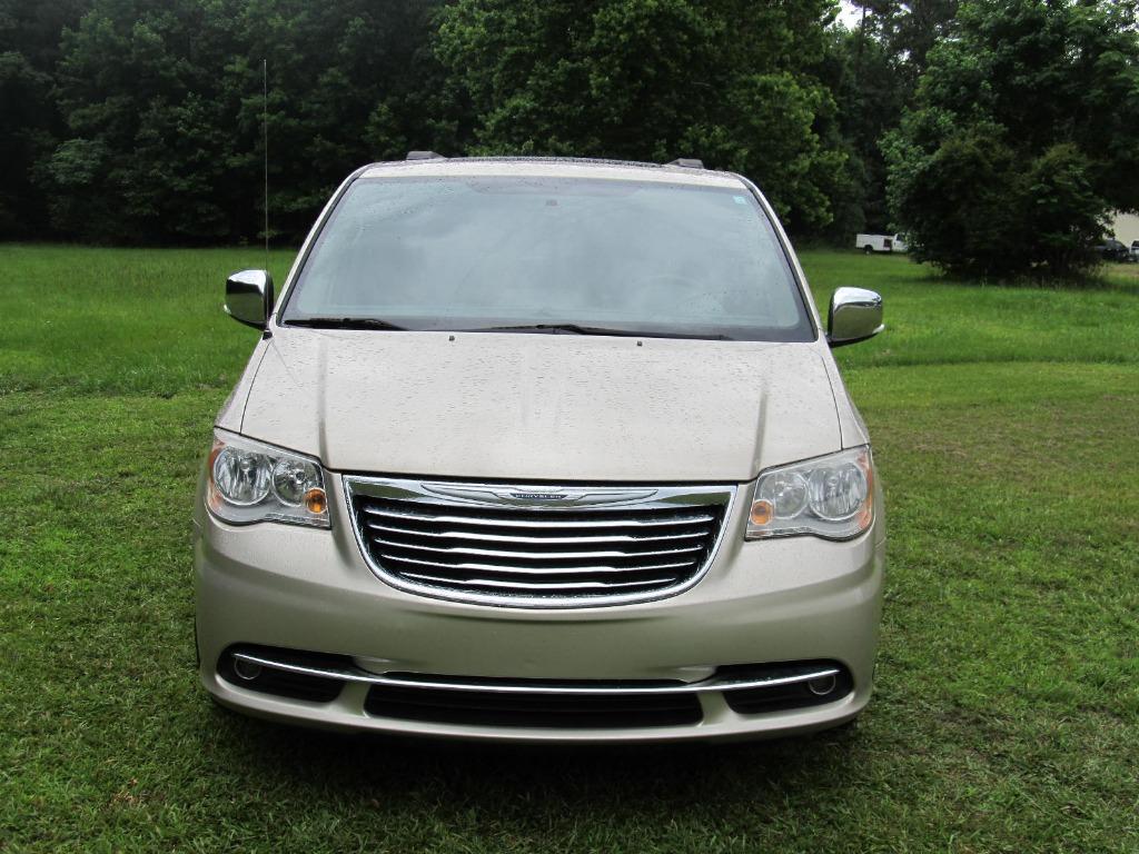 2016 Chrysler Town & Country Touring L - 8