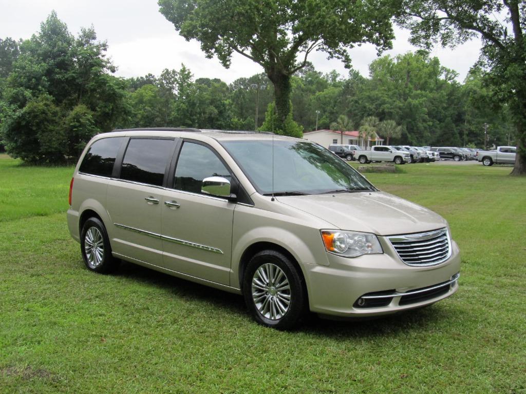 2016 Chrysler Town & Country Touring L - 7