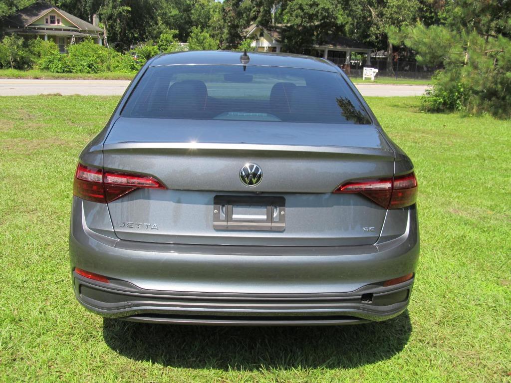 2022 Volkswagen Jetta SE - 4