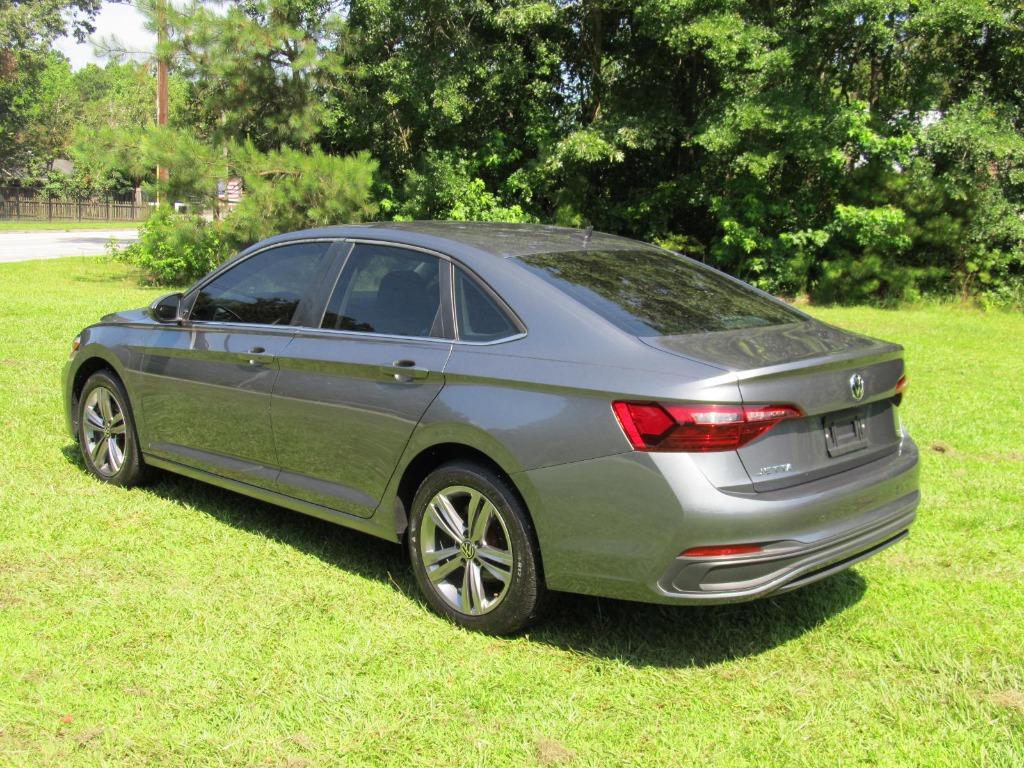 2022 Volkswagen Jetta SE - 3