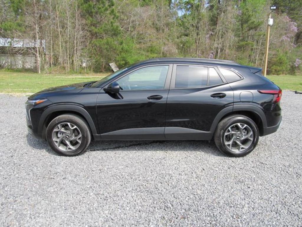 2025 Chevrolet Trax LT - 2