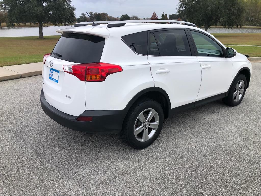 2015 Toyota RAV4 XLE photo 3