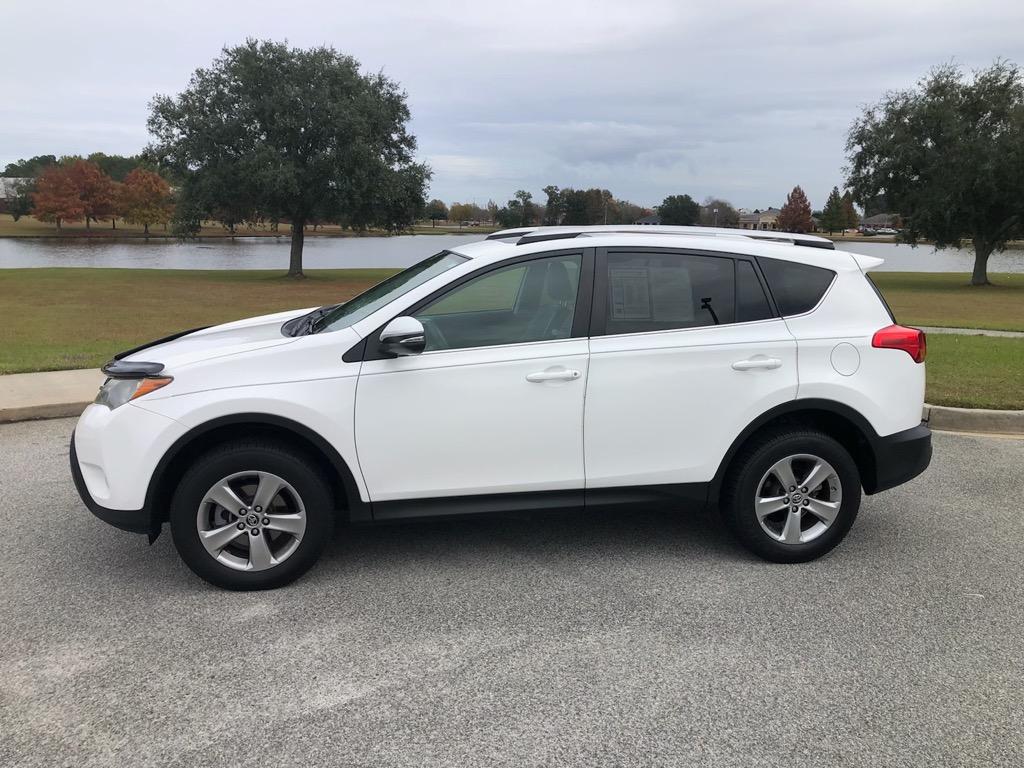2015 Toyota RAV4 XLE photo 2