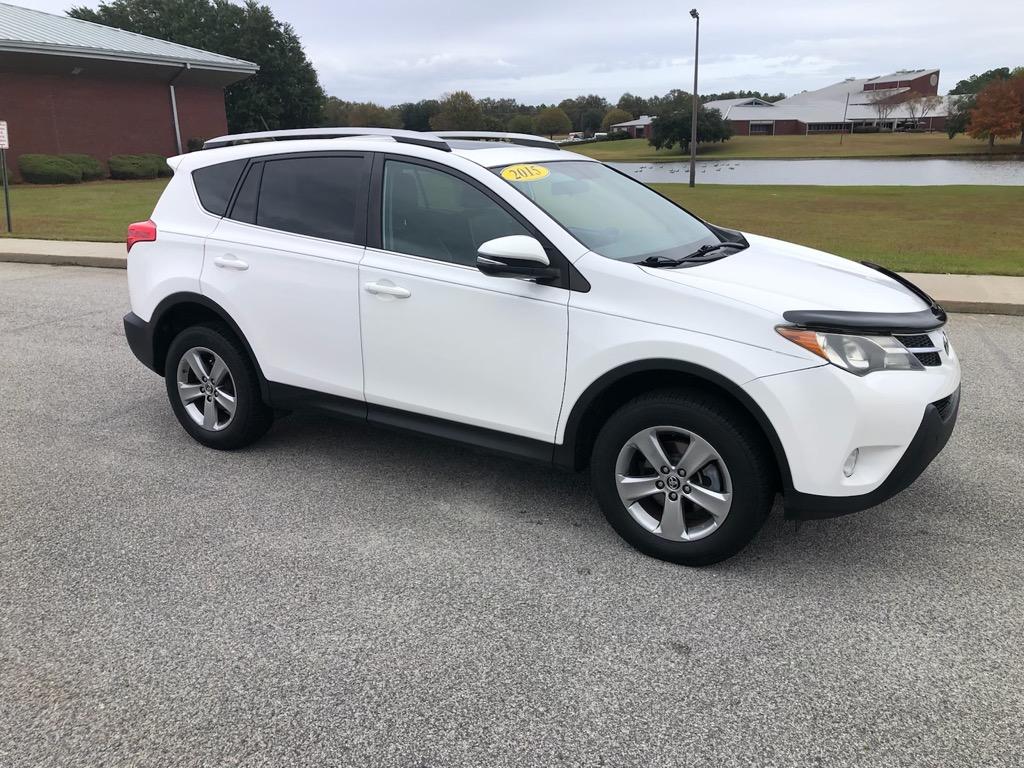 2015 Toyota RAV4 XLE photo 4