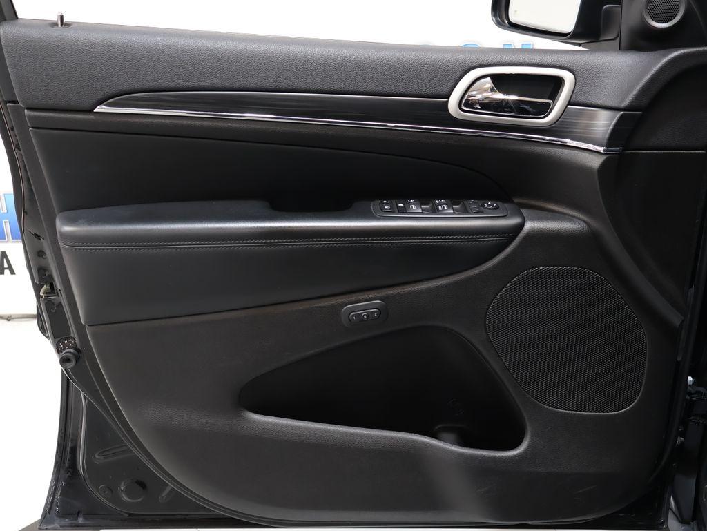 JeepGrand Cherokee10