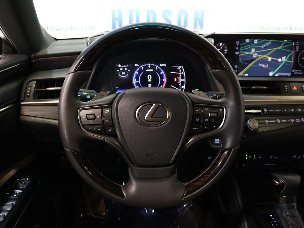 LexusES17