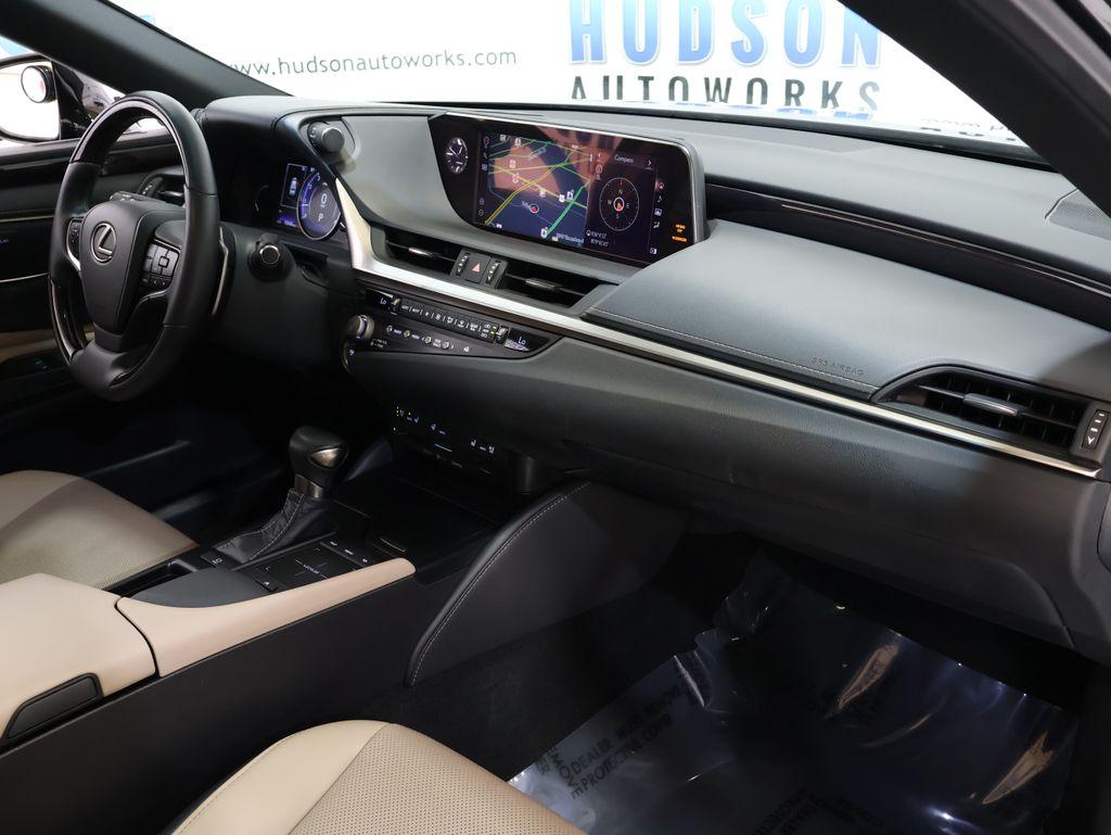 LexusES33