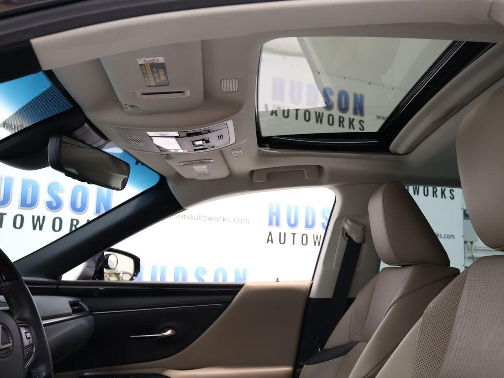 LexusES24