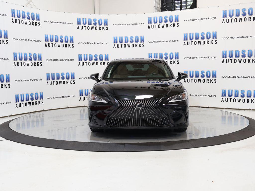 LexusES9