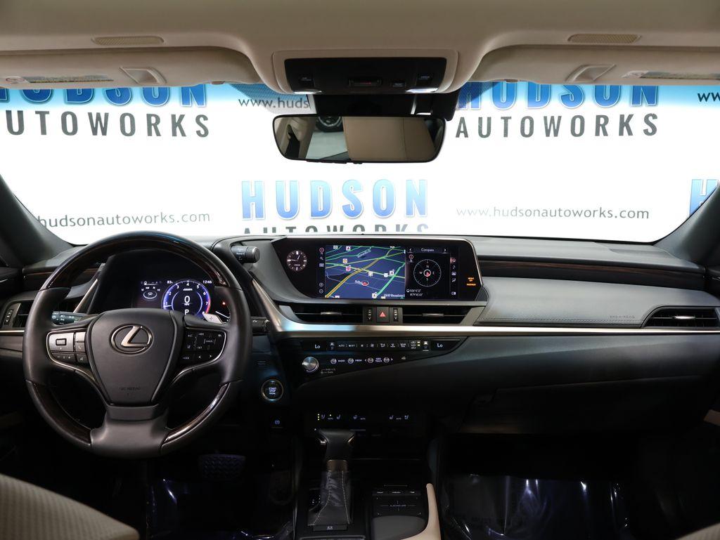 LexusES26