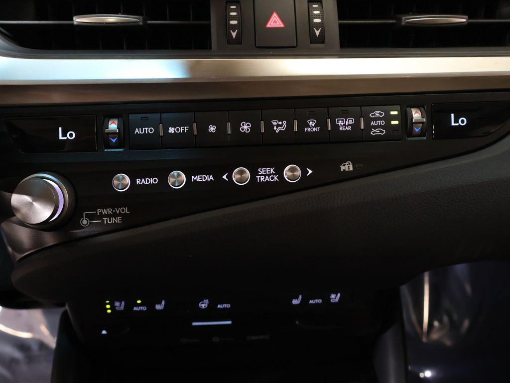 LexusES21