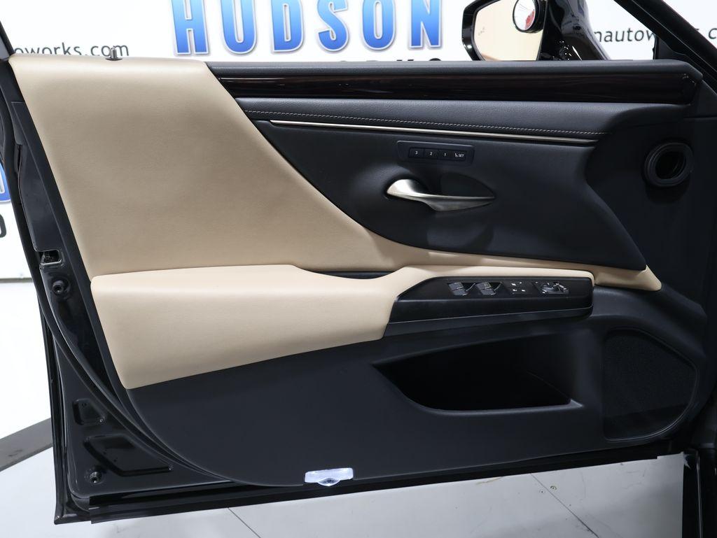LexusES10