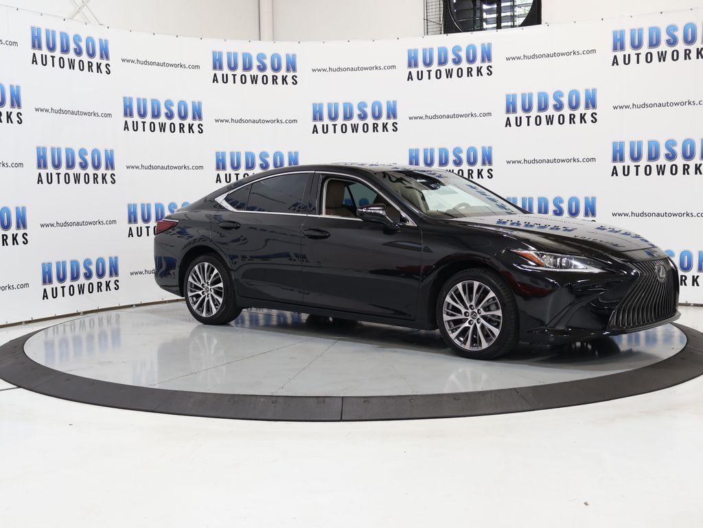 LexusES8