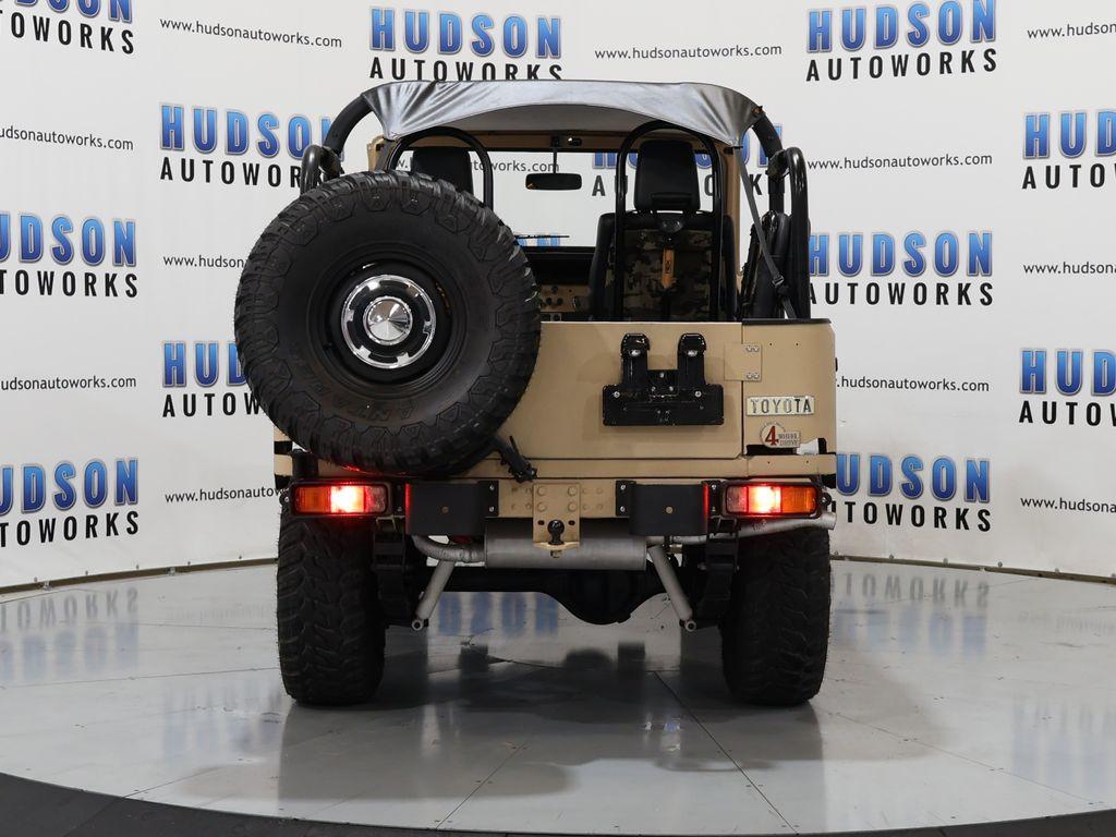 ToyotaLand Cruiser5