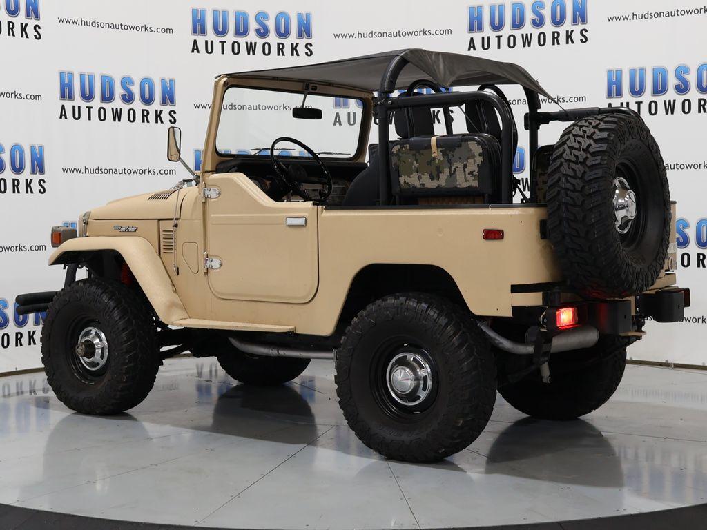 ToyotaLand Cruiser4