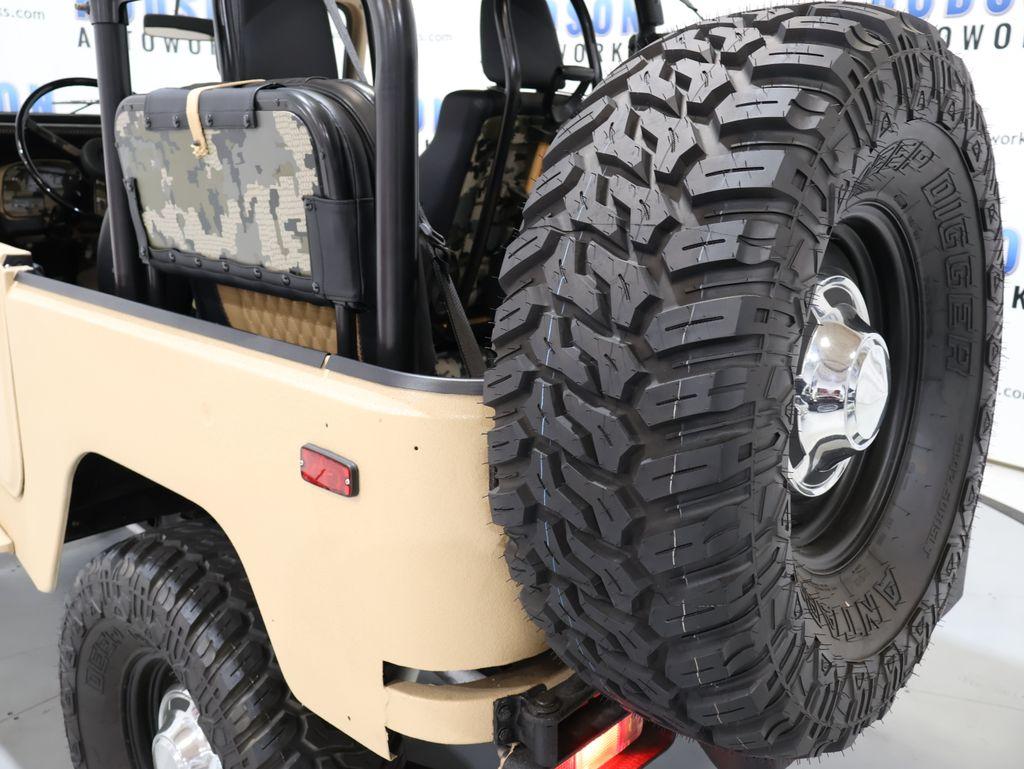ToyotaLand Cruiser37