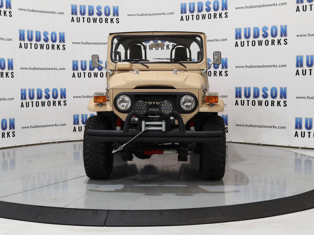 ToyotaLand Cruiser9