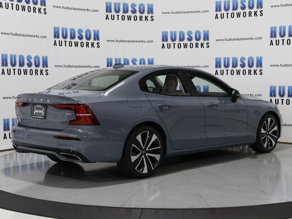 VolvoS606