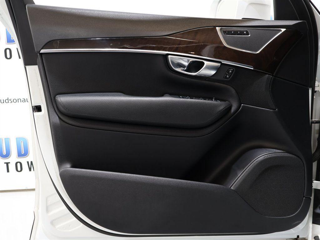 VolvoXC9010