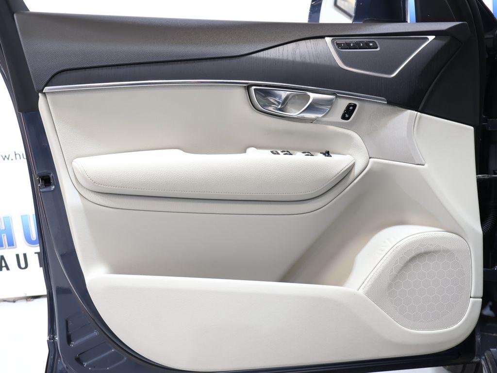 VolvoXC9010