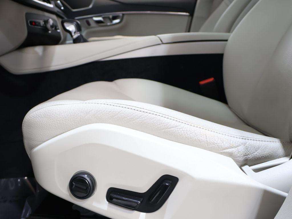 VolvoXC9015