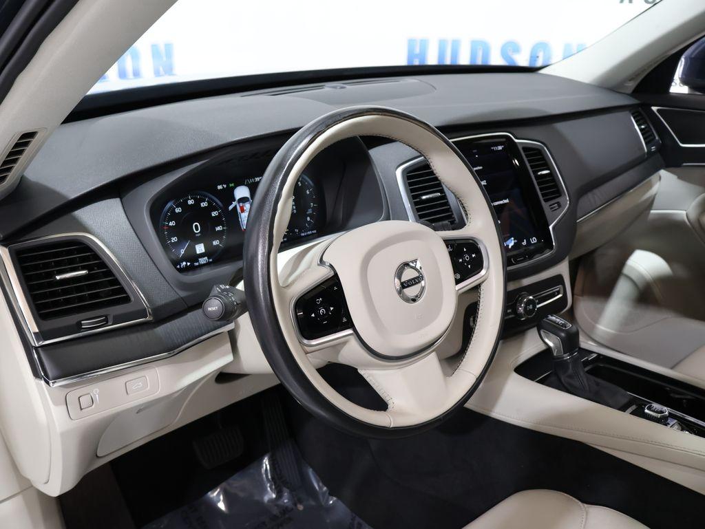 VolvoXC9012