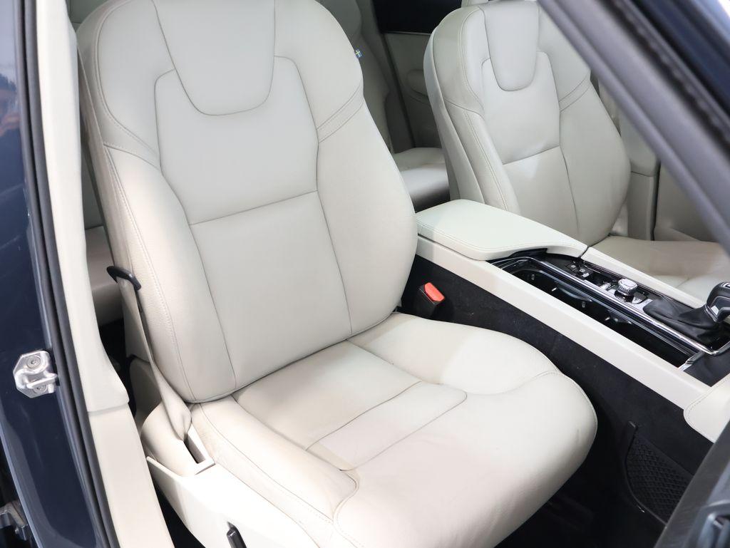 VolvoXC9028