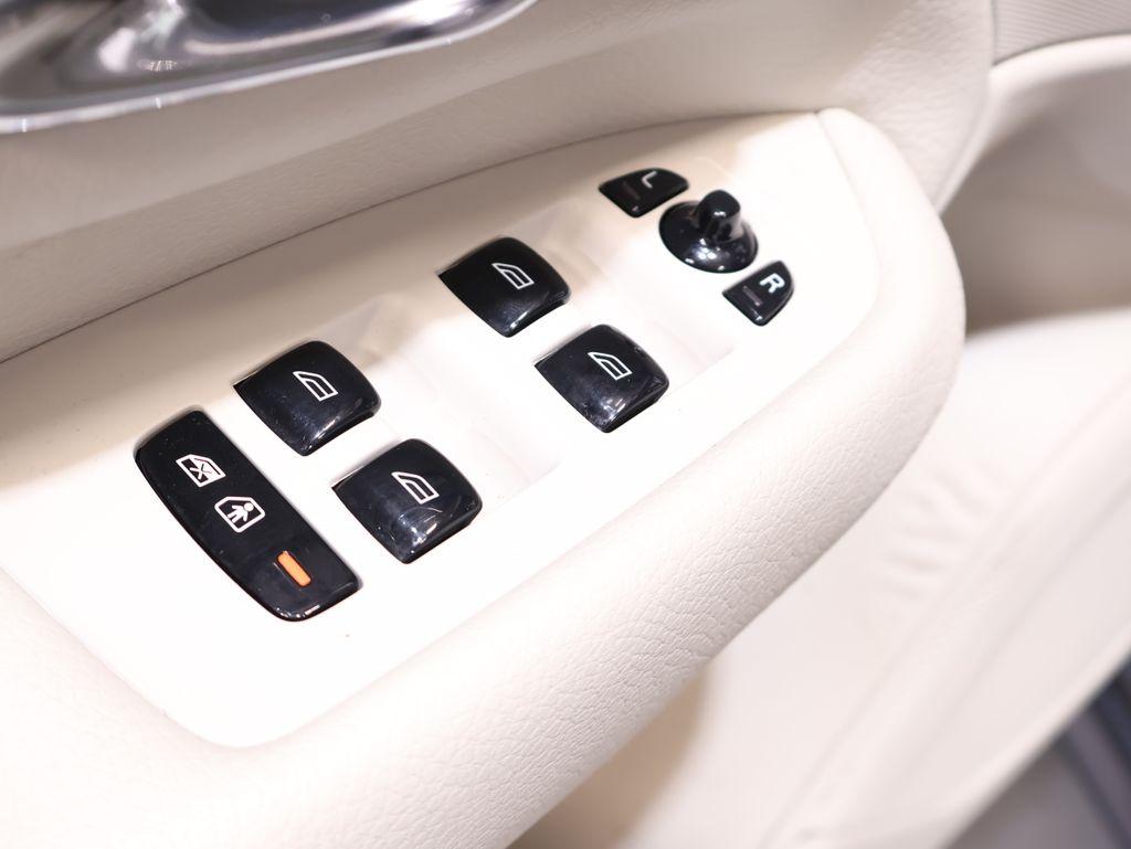 VolvoXC9011