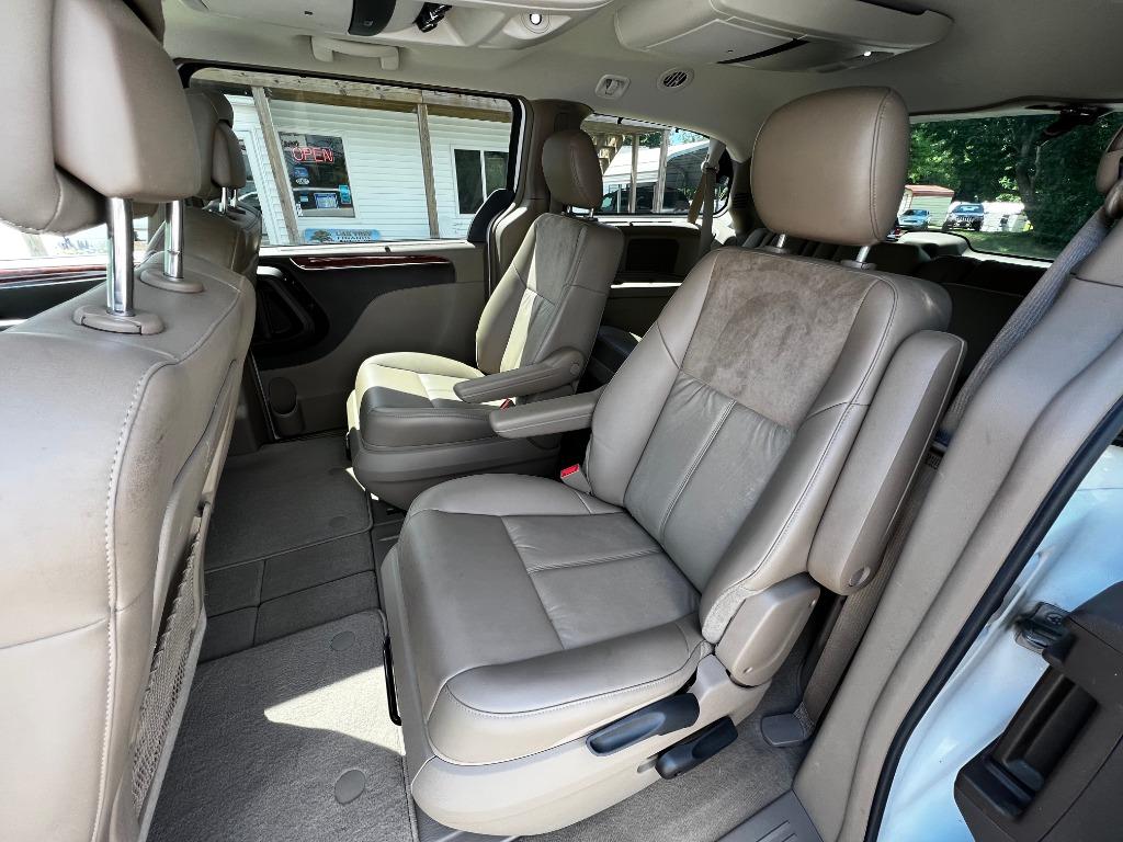 ChryslerTown & Country12