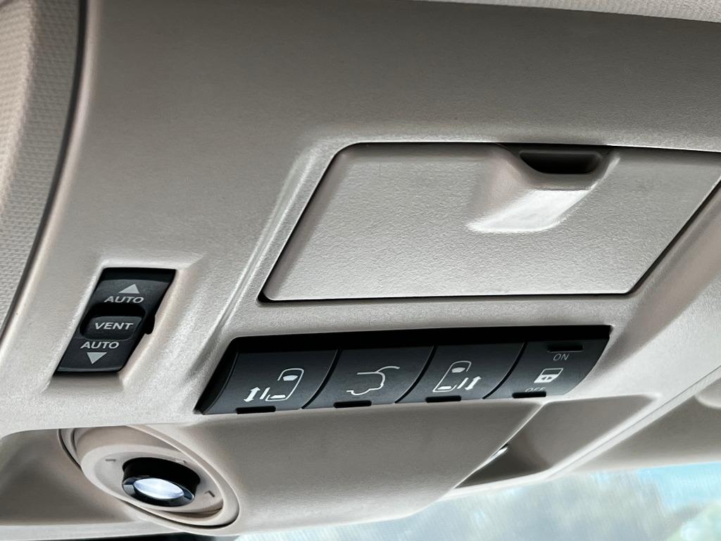 ChryslerTown & Country30