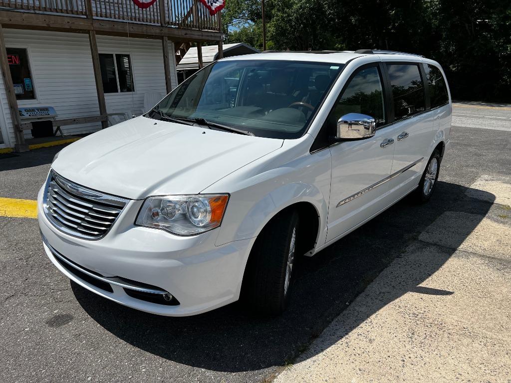 ChryslerTown & Country3